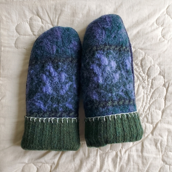 Vintage Handmade Wool Mittens - Picture 5 of 11